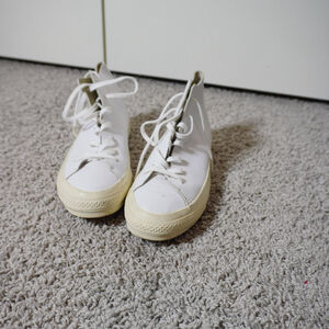 Unisex Converse Leather High Top Sneakers Size 8.5 White